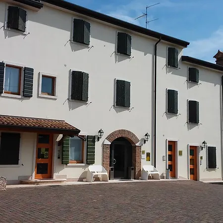 Relais Corte Pontigliardo Hotel *